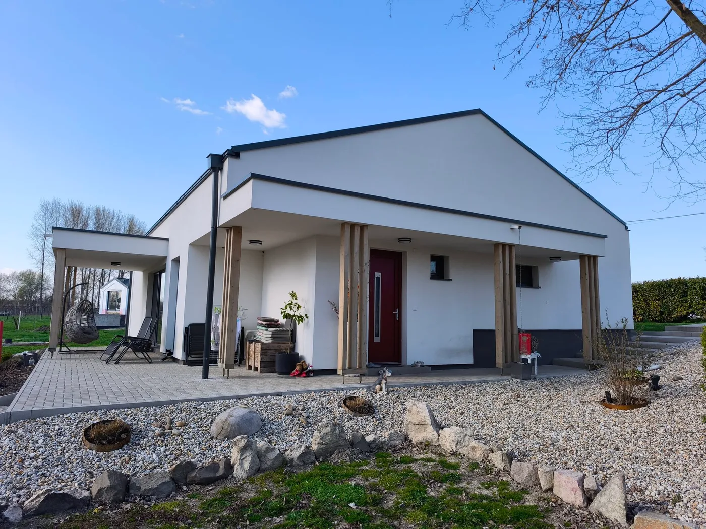 Megépült gyorsház bejárati homlokzata